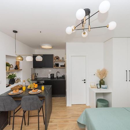 Studio Apartment Bianco, Near Beach, Free Parking, Wi-Fi มาคาร์สกา ภายนอก รูปภาพ
