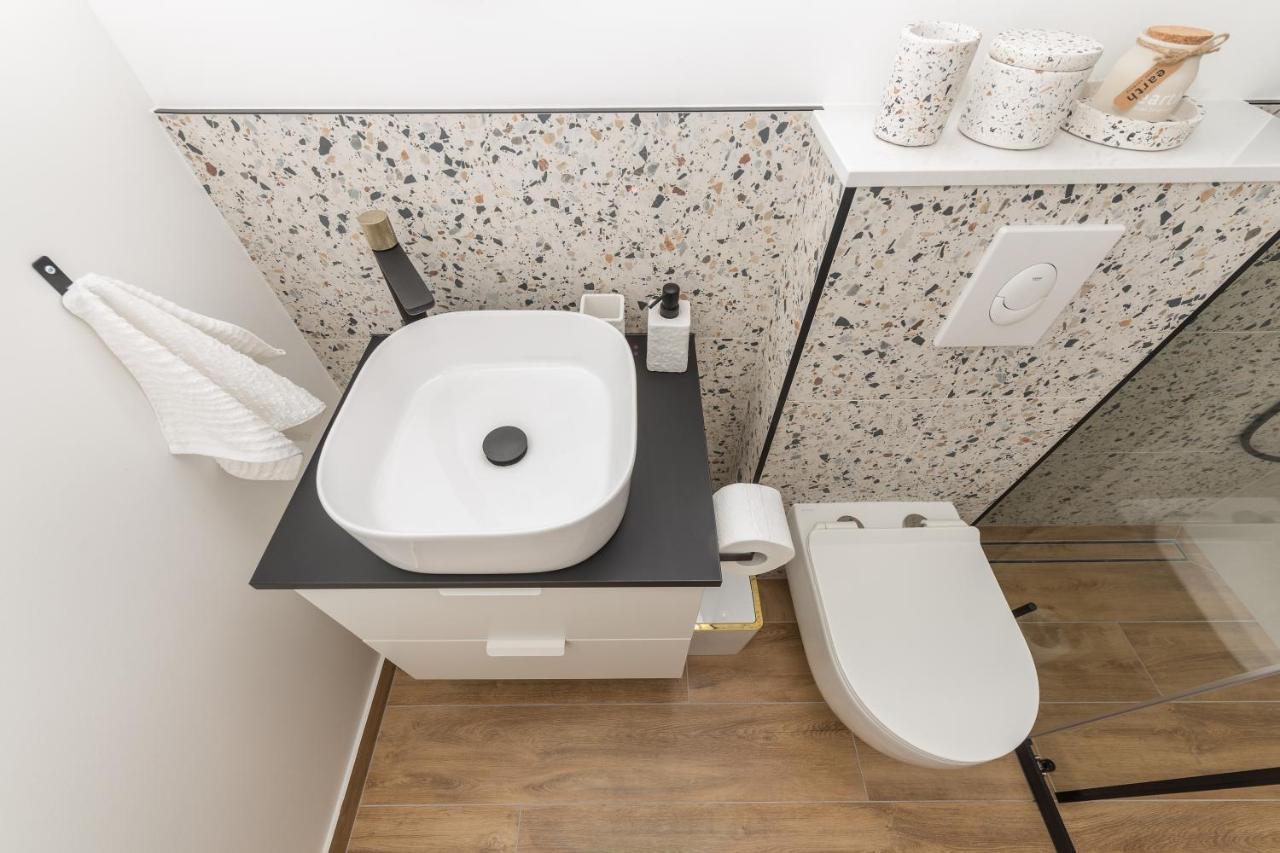 Studio Apartment Bianco, Near Beach, Free Parking, Wi-Fi มาคาร์สกา ภายนอก รูปภาพ